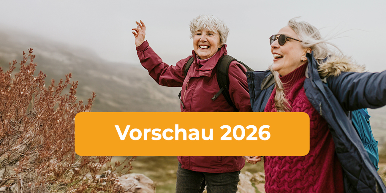 Vorschau Reisen 2026 | Zwei Freundinnen in rauer Landschaft