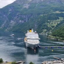 Costa Diadema im Fjord von Getragner