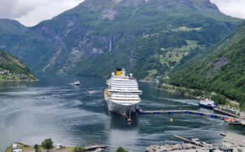 Costa Diadema im Fjord von Getragner