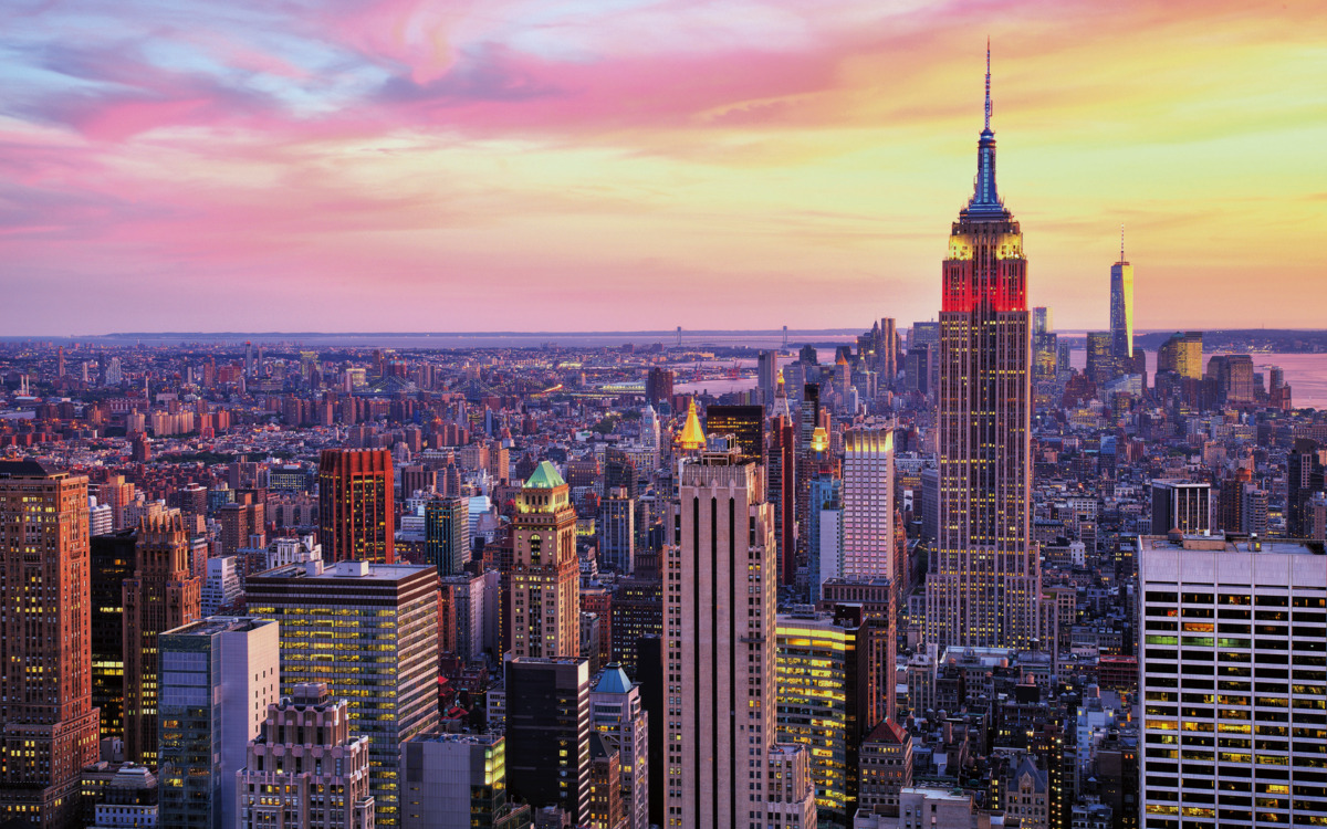 Stadt New York Midtown mit Empire State Building bei Amazing Sunset - © romanslavik.com - Fotolia