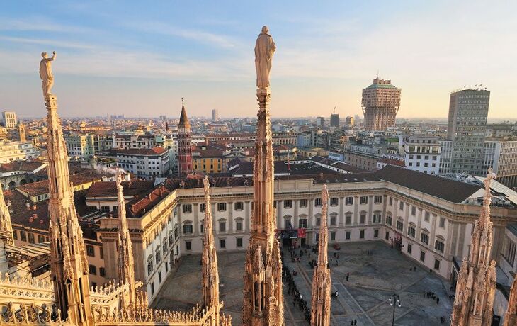 © frenk58 - Fotolia - Palazzo Reale di Milano visto dal Duomo - 2011