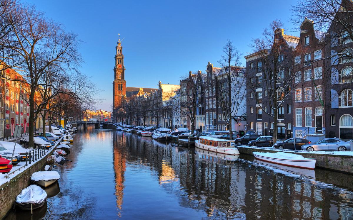 Westerkerk und Prinsengracht im winterlichen Amsterdam, Niederlande - © dennisvdwater - stock.adobe.com