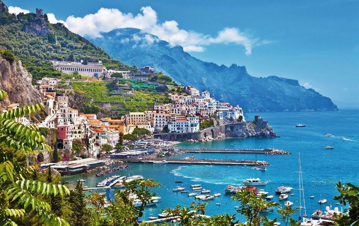 © Freesurf - Fotolia - stunning Amalfi coast of Italy
