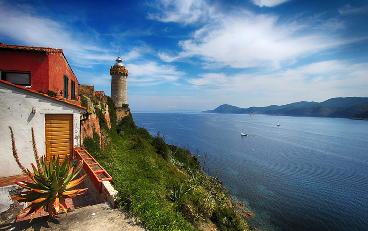©Katja Xenikis - stock.adobe.com - Leuchtturm Portoferraio Insel Elba Italien
