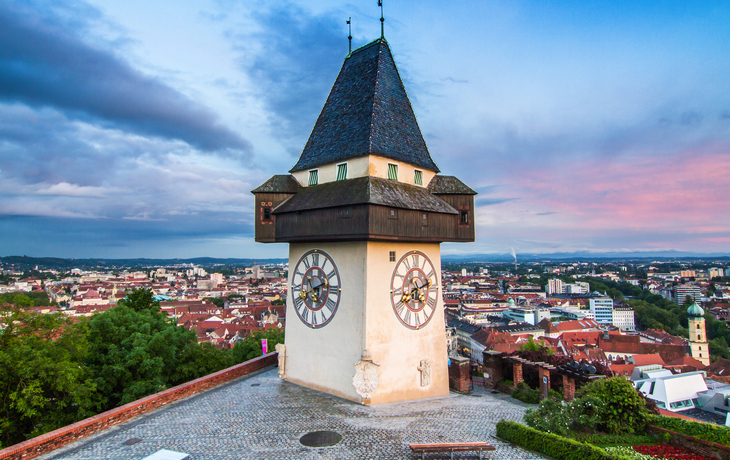© Wirestock  - stock.adobe.com - Uhrturm auf dem Grazer Schlossberg
