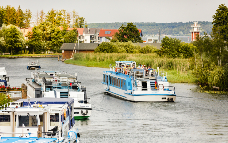 © TMV/Kirchgessner - Schifffahrt im Luftkurort Plau am See_1 // Boat trip in the climatic spa Plau am See_1
