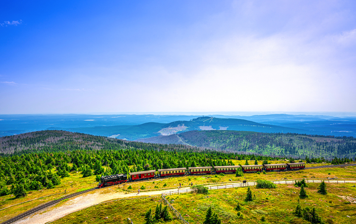Brockenbahn auf dem Brocken im Nationalpark Harz - © marcus_hofmann - stock.adobe.com