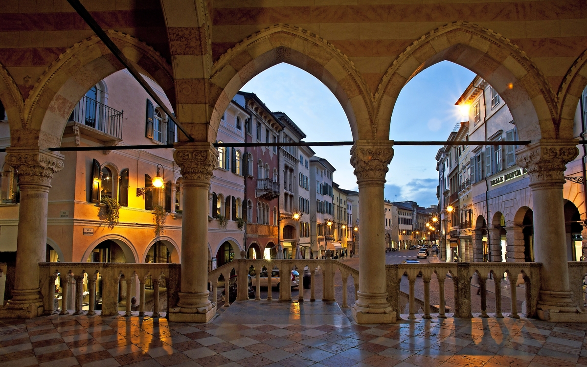 Die Loggia von Lionello in der Piazza della Libertà in Udine, Italien. - © dianacrestan - stock.adobe.com