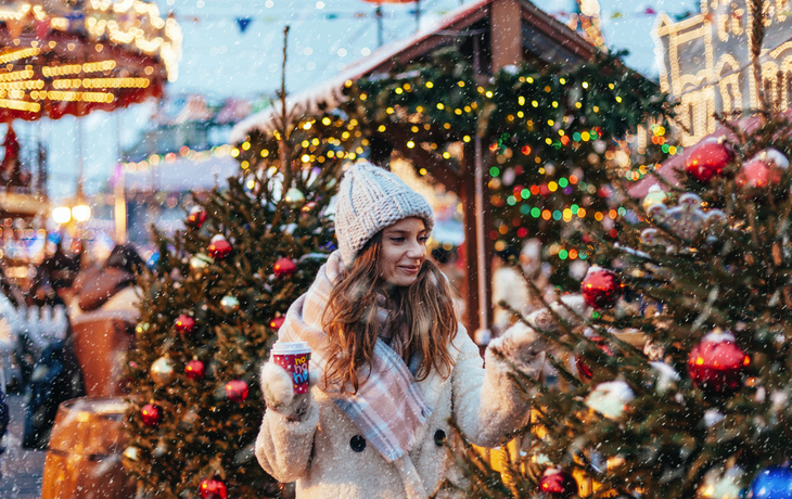 auf dem Weihnachtsmarkt - © Alena Ozerova - stock.adobe.com