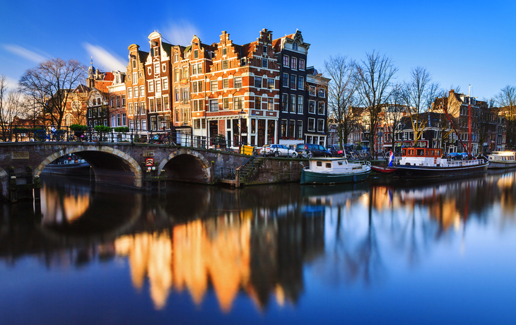 © dennisvdwater - stock.adobe.com - UNESCO-Welterbekanäle ?Brouwersgracht? und ?Prinsengracht? (Prinzenkanal) in Amsterdam