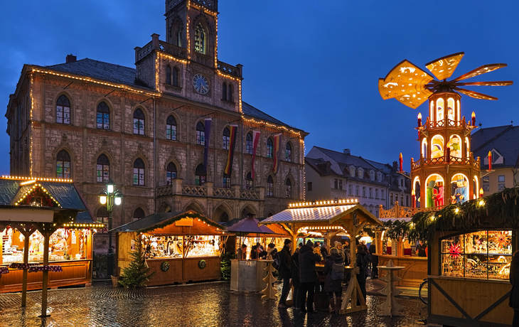 Weihnachtsmarkt in Weimar, Deutschland - © Mikhail Markovskiy - stock.adobe.com