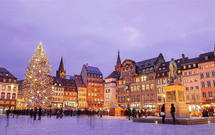 Weihnachtsmarkt Strassburg -  © Fotolia - Alexi TAUZIN
