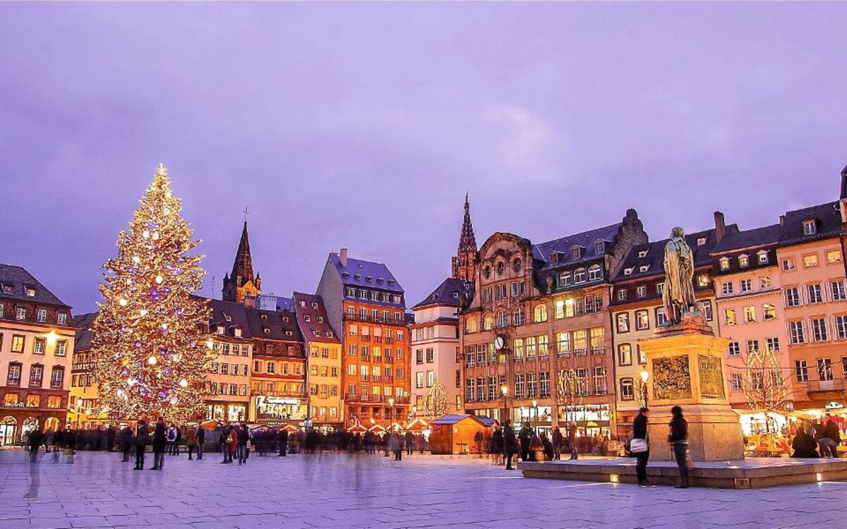 Weihnachtsmarkt Strassburg -  © Fotolia - Alexi TAUZIN