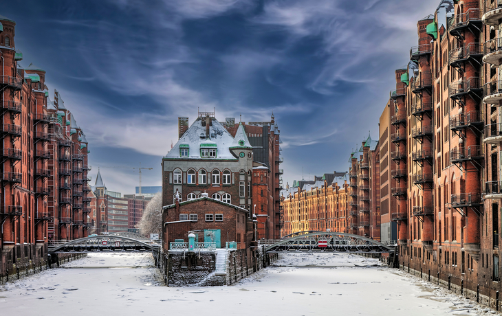© Blickfang - stock.adobe.com - Speicherstadt Hamburg im Winter