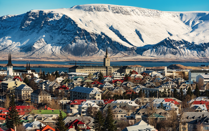 Panoramablick auf Reykjavik im Winter - © Marc Jedamus - stock.adobe.com