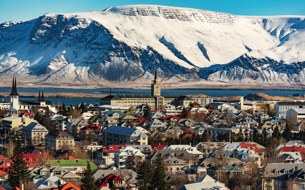 Panoramablick auf Reykjavik im Winter - © Marc Jedamus - stock.adobe.com
