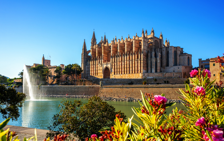 © Sina Ettmer - stock.adobe.com - Kathedrale von Palma de Mallorca