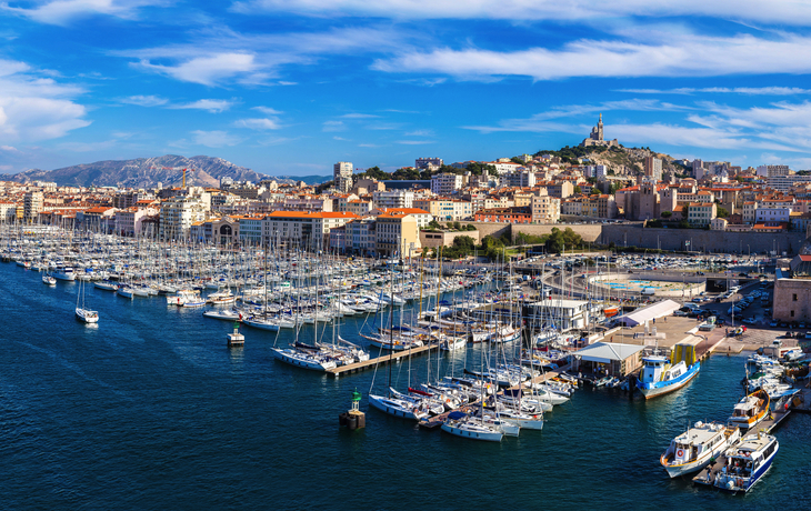 © Sergii Figurnyi - stock.adobe.com - Hafen von Marseille
