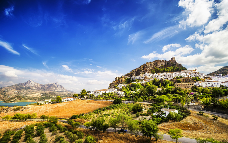 © mrks_v - stock.adobe.com - Zahara de la Sierra in Andalusien