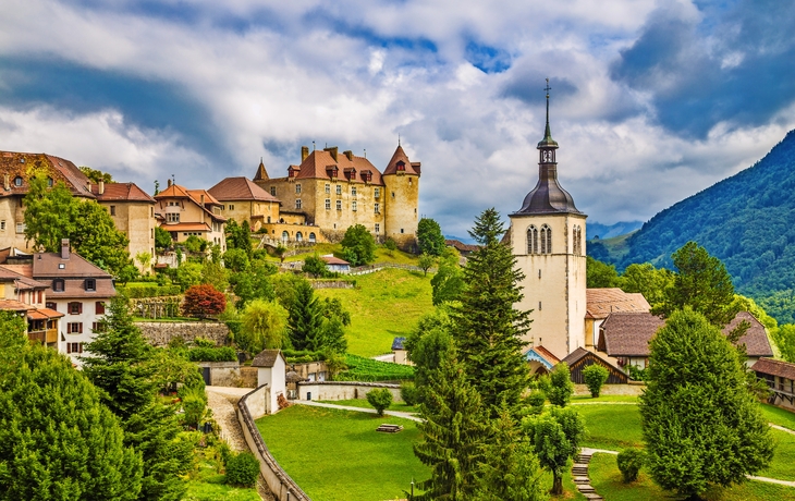 © JFL Photography - Fotolia - Mittelalterliche Stadt Gruyères, Fribourg, Schweiz