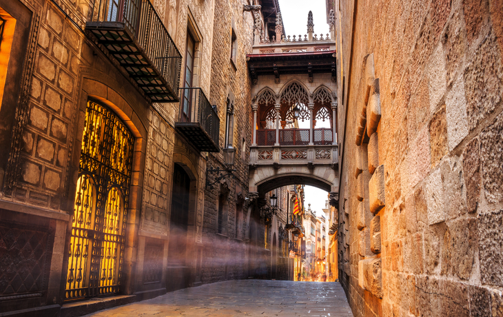 © malajscy - stock.adobe.com - Stadtviertel Barri Gòtic in Barcelona