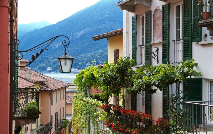 © Harald Biebel - stock.adobe.com - Altstadt der italienischen Stadt Bellagio