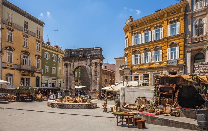 ©Romas Vysniauskas - stock.adobe.com - Triumphbogen in Pula, Kroatien