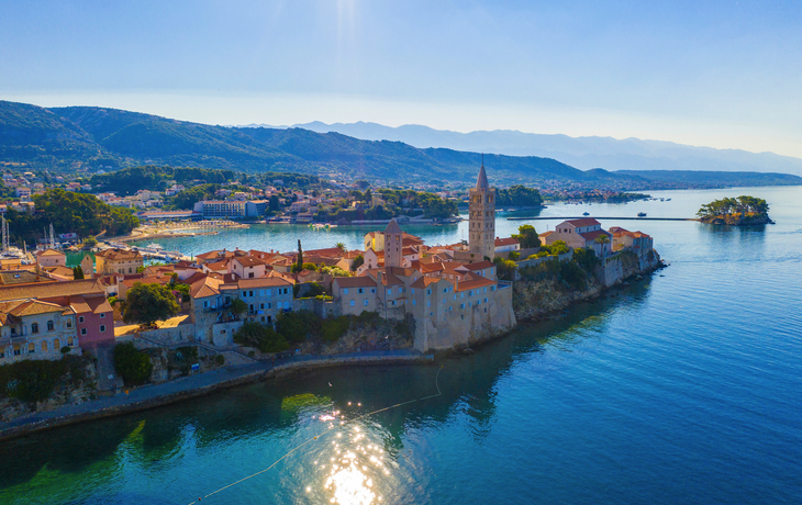 © Mislav - stock.adobe.com - Stadtbild von Rab