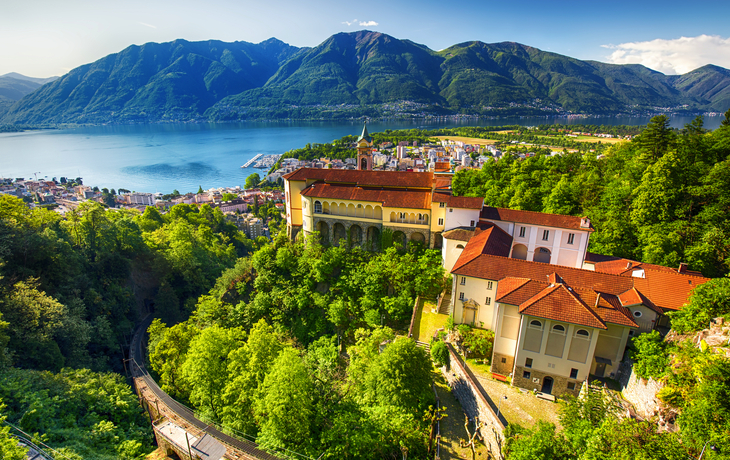 Wallfahrtskirche Madonna Del Sasso über Locarno am Lago Maggiore in der Schweiz