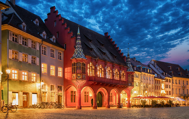 Münsterplatz in Freiburg, Deutschland - ©bbsferrari - stock.adobe.com