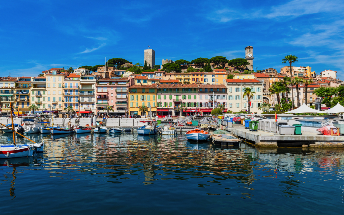 Yachthafen und Stadtzentrum von Cannes - © allard1 - stock.adobe.com