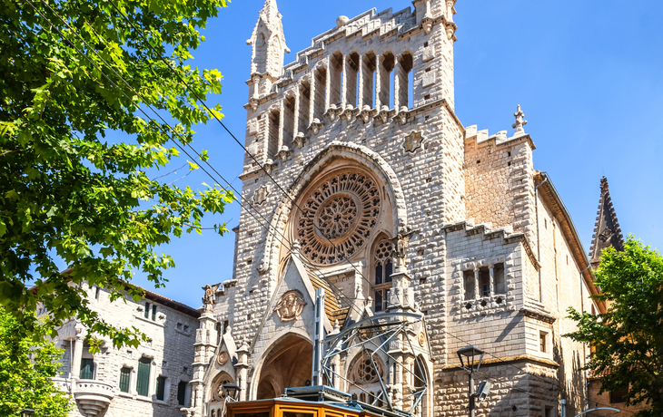 © Sina Ettmer - stock.adobe.com - Port de Soller auf Mallorca