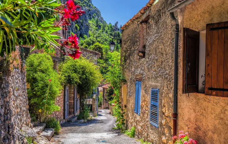 © Tomas Marek - stock.adobe.com - Moustiers-Sainte-Marie in der Provence