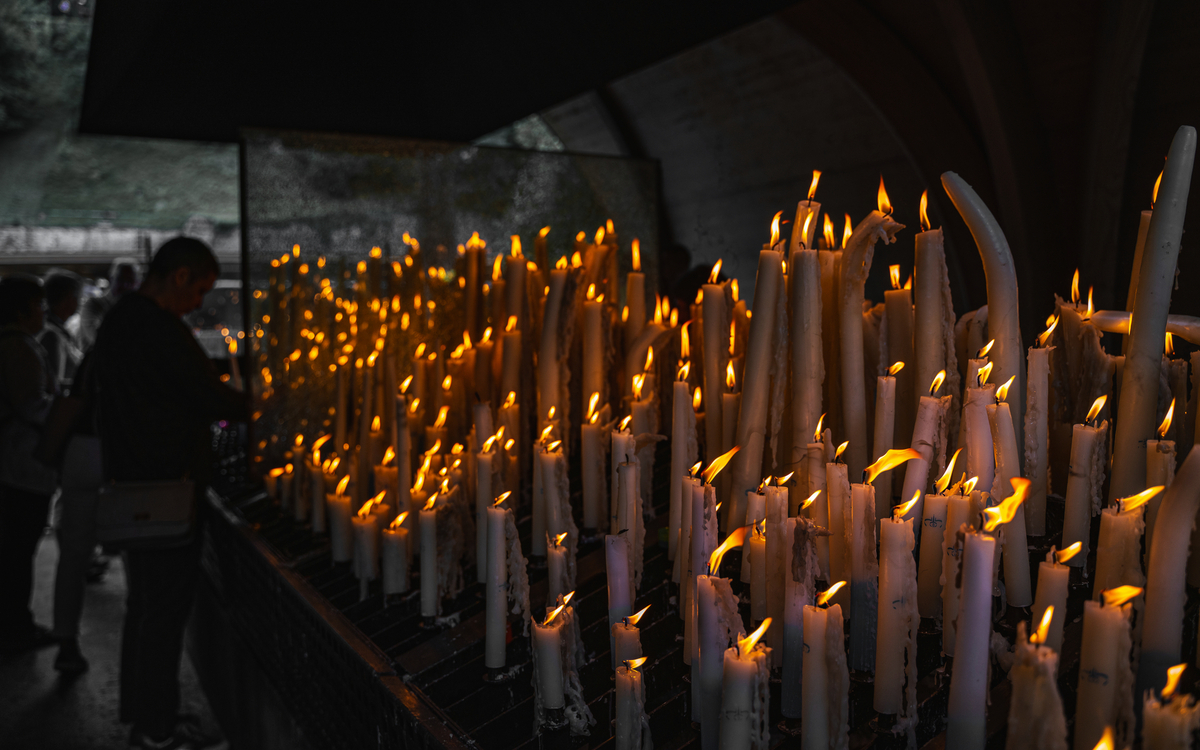 Wallfahrtsort in Lourdes - © STORM INSIDE PHOTO - stock.adobe.com