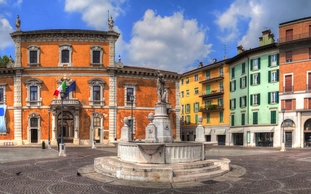 Piazza del Mercato in Brescia - © bbsferrari - stock.adobe.com