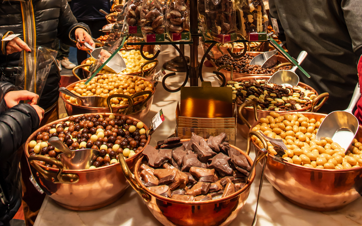 Schokoladenladen in der Galerie de la Reine in Brüssel - © Vitali - stock.adobe.com