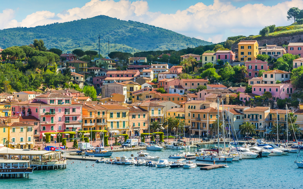 Hafen von Porto Azzurro auf der Insel Elba in der Toskana, Italien - © e55evu - stock.adobe.com