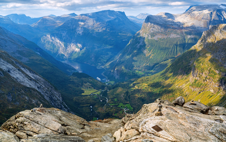 Aussicht vom Berg Dalsnibba zum Geirangerfjord - © Jürgen Humbert - stock.adobe.com