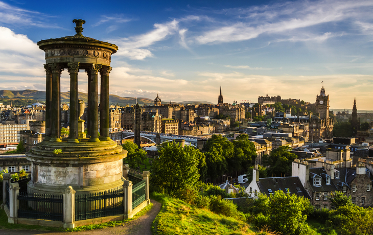 Calton Hill in Edinburgh, Vereinigtes Königreich - © shaiith - stock.adobe.com