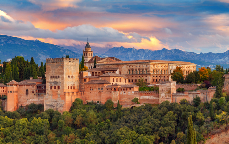 Festungs- und Palastanlage Alhambra in Granada - © pillerss - stock.adobe.com