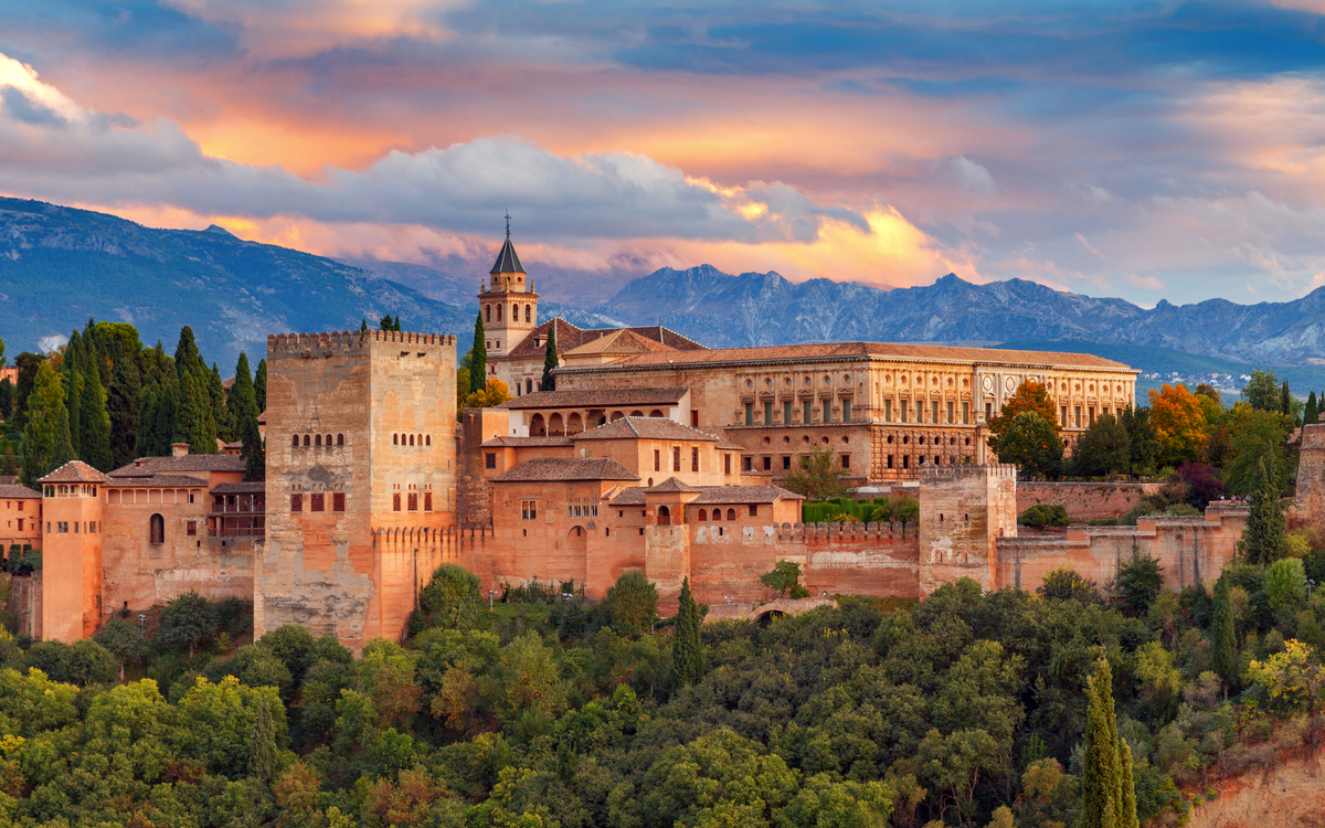 Festungs- und Palastanlage Alhambra in Granada - © pillerss - stock.adobe.com