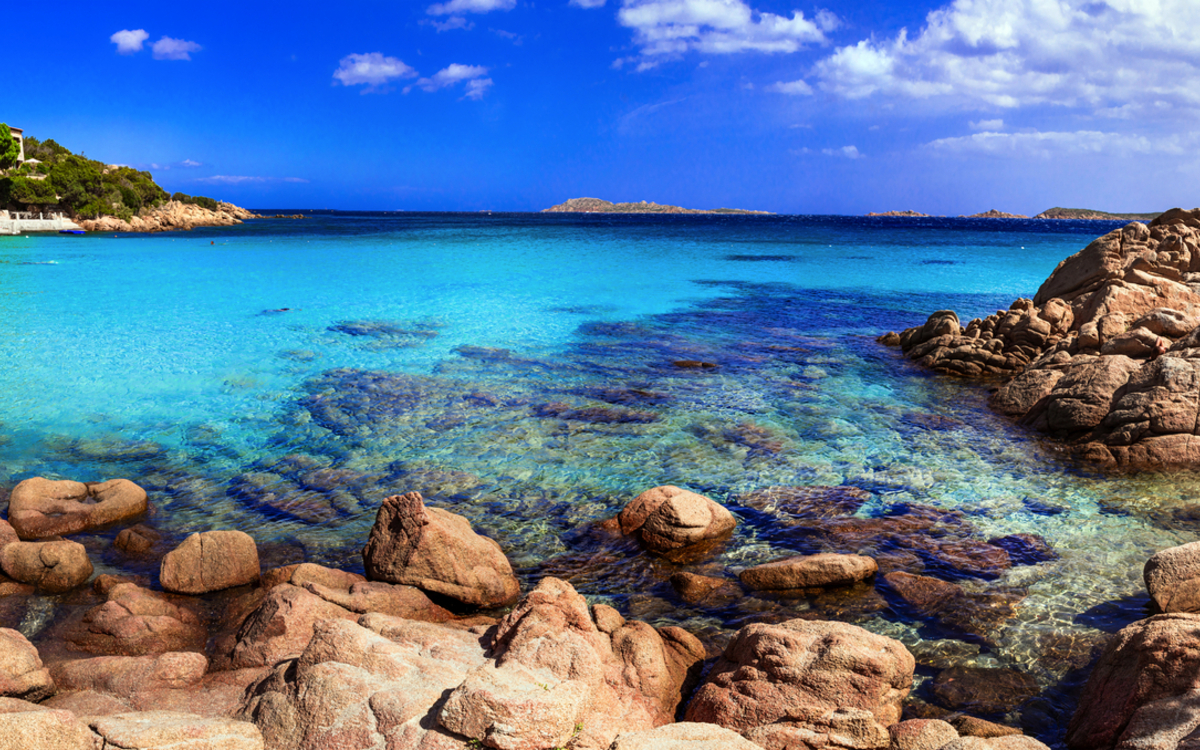 Spiaggia Capriccioli an der Costa Smeralda auf Sardinien, Italien - © Freesurf - stock.adobe.com