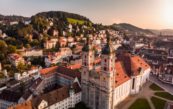 Sankt Gallen mit der Stiftskirche und Zwillingstürmen - © RuslanKphoto - stock.adobe.com