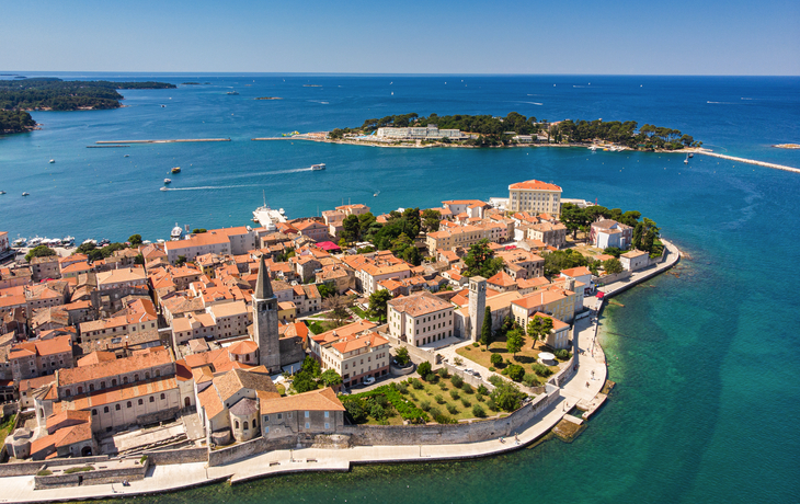Luftaufnahme der alten Stadt von Porec in Kroatien - © PawelUchorczak - stock.adobe.com