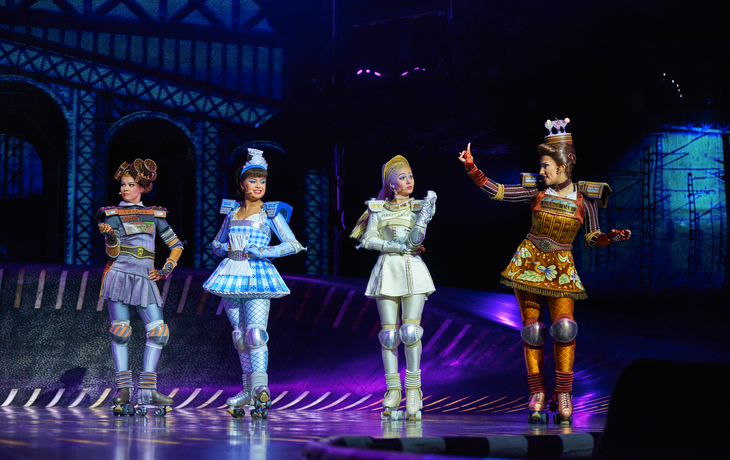 © Starlight Express/Detlef Overmann - Die Waggons (vlnr) Carrie, Dinah, Pearl und Belle