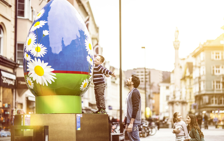 Ostermarkt Innsbruck - 2017_005.jpg | Osterei Maria-Theresien-Straße | Easter egg Maria-Theresien-Strasse| © Innsbruck Tourismus / Daniel Zangerl