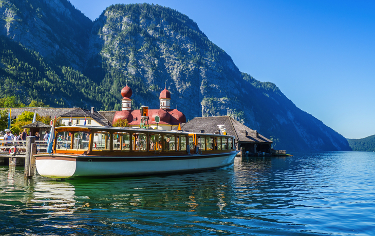 ©animaflora - stock.adobe.com - Kirche St. Bartholomä im Königssee in Bayern, Deutschland