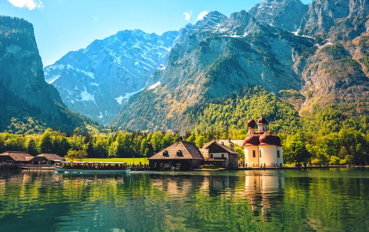 ©moserwork - stock.adobe.com - Kirche St. Bartholomä im Königssee in Bayern, Deutschland