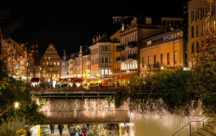 © Comofoto - stock.adobe.com - Weihnachtsmarkt in Konstanz am Bodensee