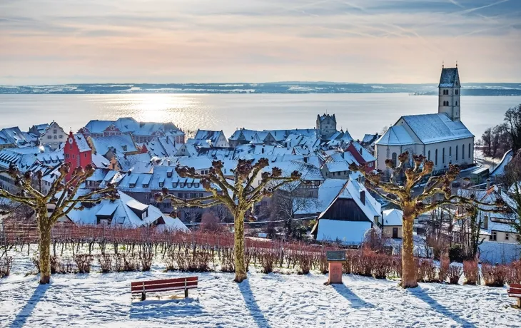 © Manuel Schnfeld - stock.adobe.com - Meersburg am Bodensee im Winter